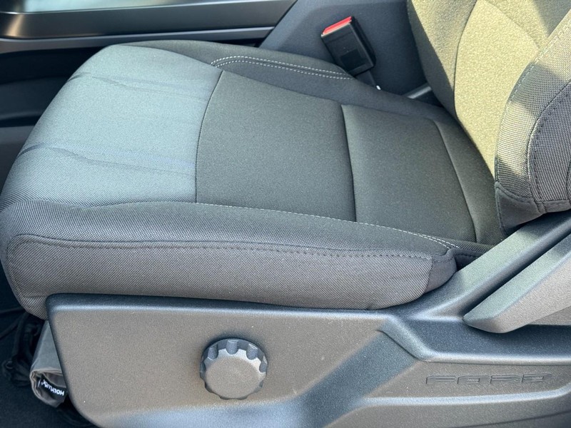 Ford F-150 Vehicle Full-screen Gallery Image 14