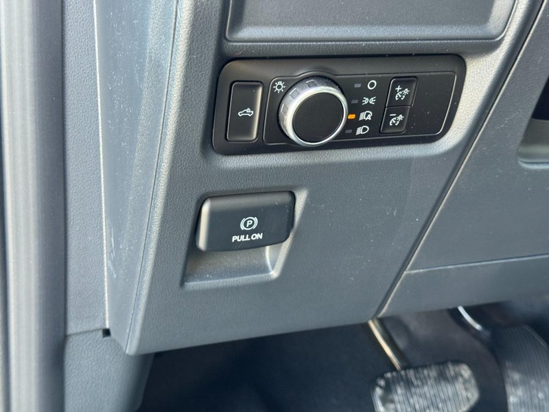 Ford F-150 Vehicle Full-screen Gallery Image 15