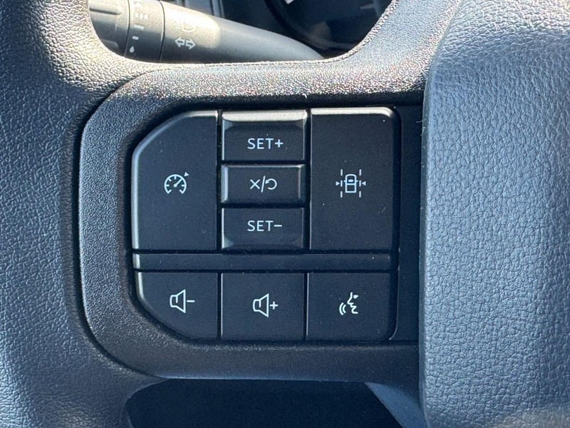 Ford F-150 Vehicle Full-screen Gallery Image 16