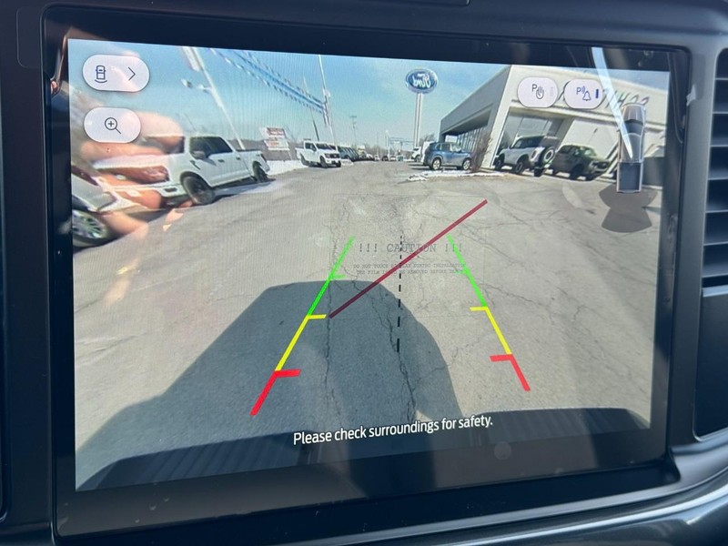 Ford F-150 Vehicle Full-screen Gallery Image 19