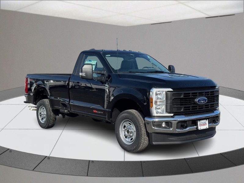 Ford Super Duty F-250 SRW Vehicle Full-screen Gallery Image 02