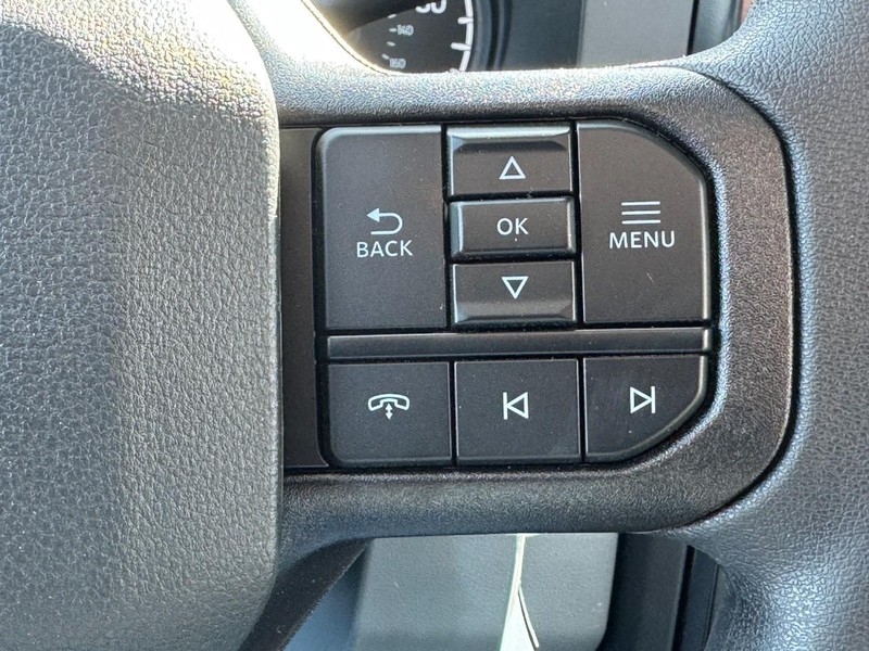 Ford Super Duty F-250 SRW Vehicle Full-screen Gallery Image 15