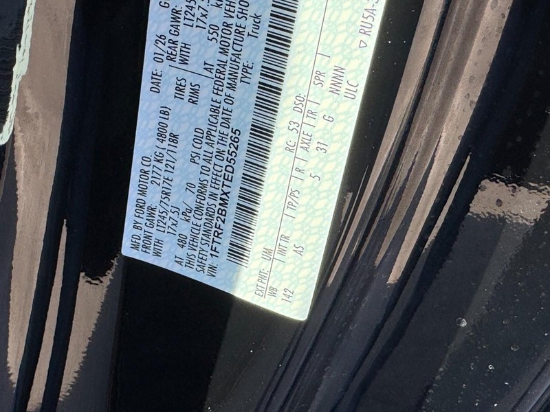 Ford Super Duty F-250 SRW Vehicle Full-screen Gallery Image 16