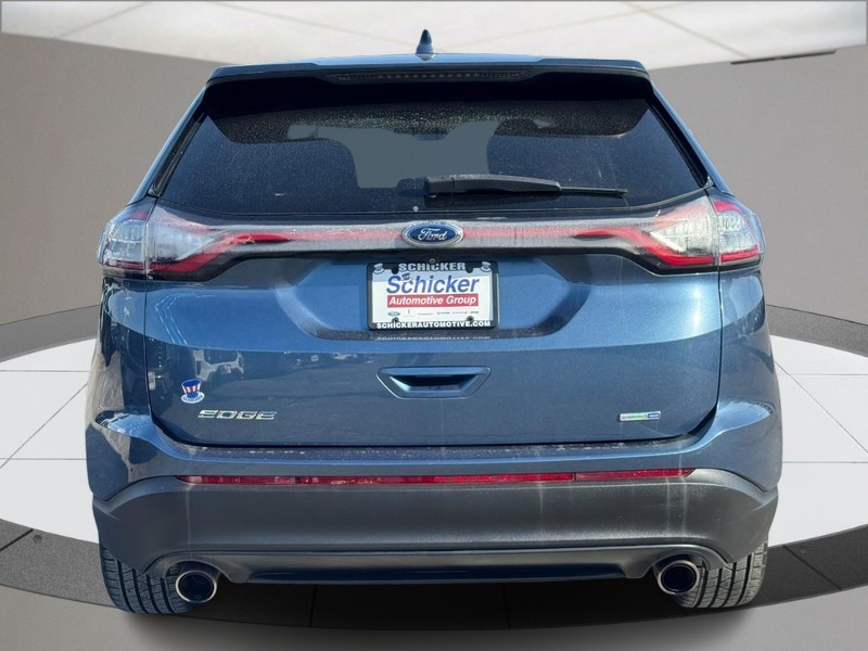 Ford Edge Vehicle Full-screen Gallery Image 04