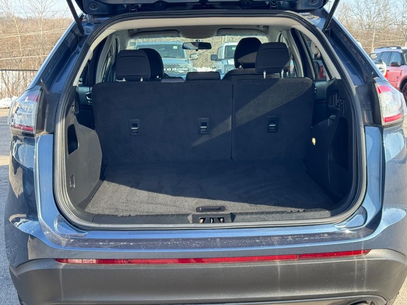 Ford Edge Vehicle Full-screen Gallery Image 05