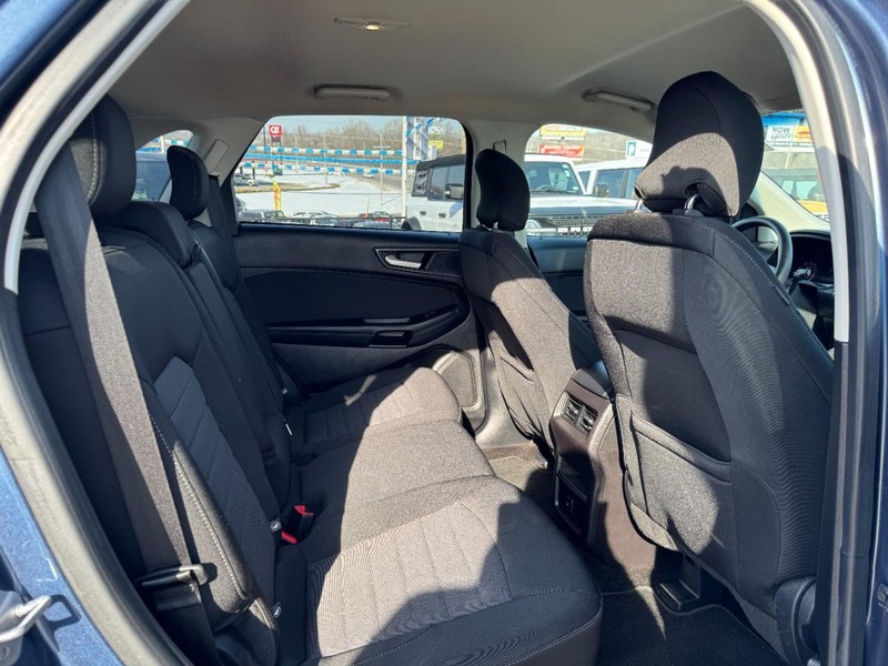 Ford Edge Vehicle Full-screen Gallery Image 10