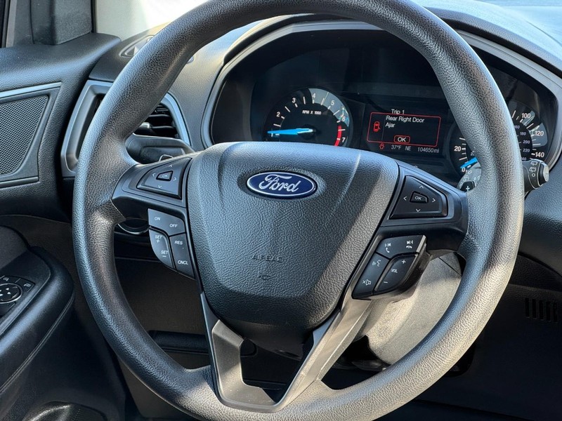 Ford Edge Vehicle Full-screen Gallery Image 12