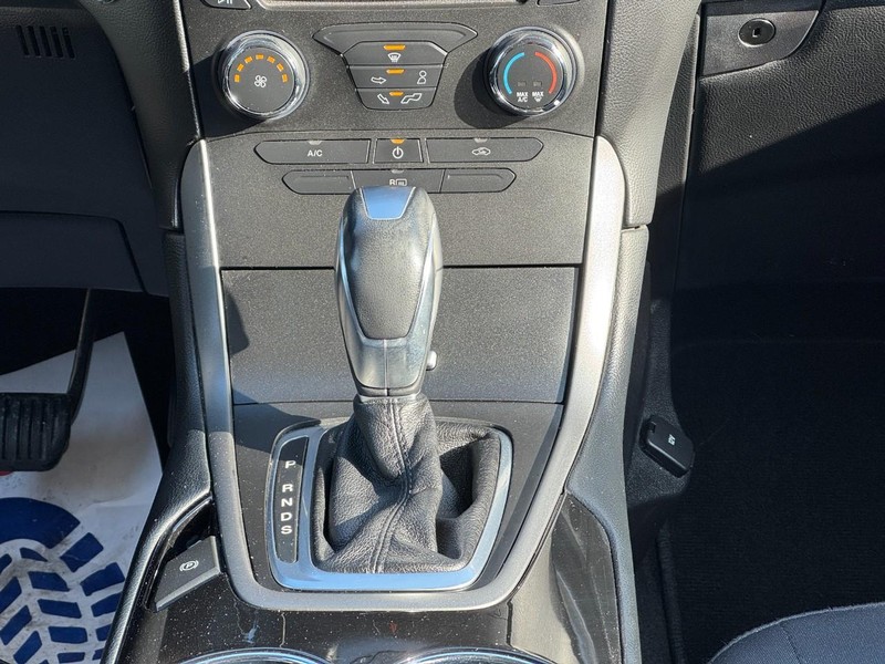 Ford Edge Vehicle Full-screen Gallery Image 14