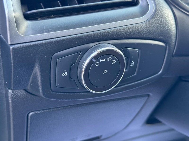 Ford Edge Vehicle Full-screen Gallery Image 17