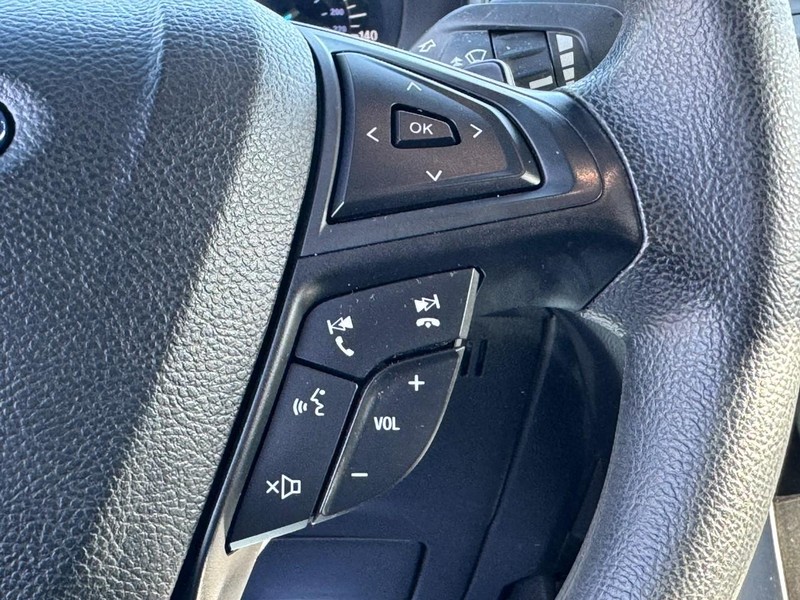 Ford Edge Vehicle Full-screen Gallery Image 19