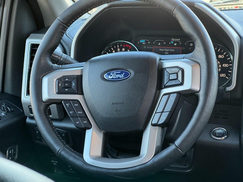 Ford F-150 Vehicle Full-screen Gallery Image 12