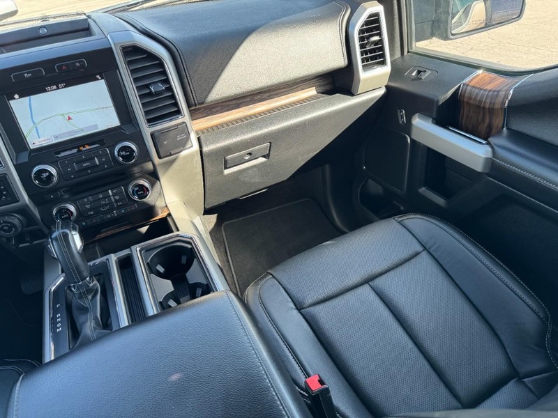 Ford F-150 Vehicle Full-screen Gallery Image 15