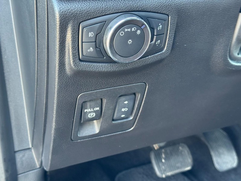 Ford F-150 Vehicle Full-screen Gallery Image 17