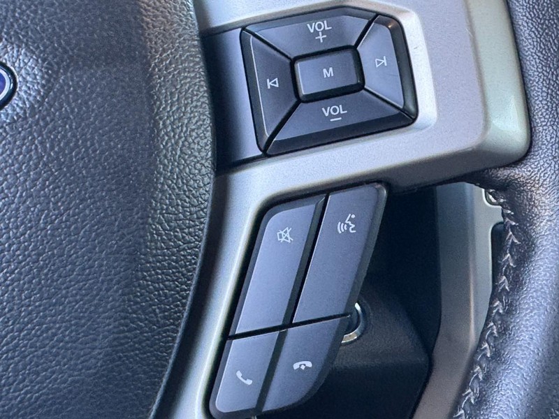 Ford F-150 Vehicle Full-screen Gallery Image 19