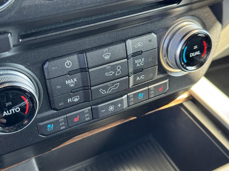 Ford F-150 Vehicle Full-screen Gallery Image 23