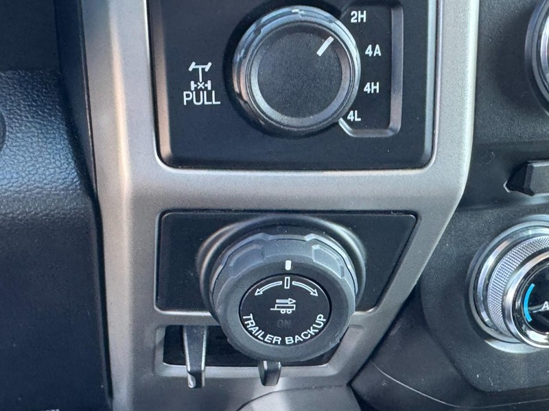 Ford F-150 Vehicle Full-screen Gallery Image 24