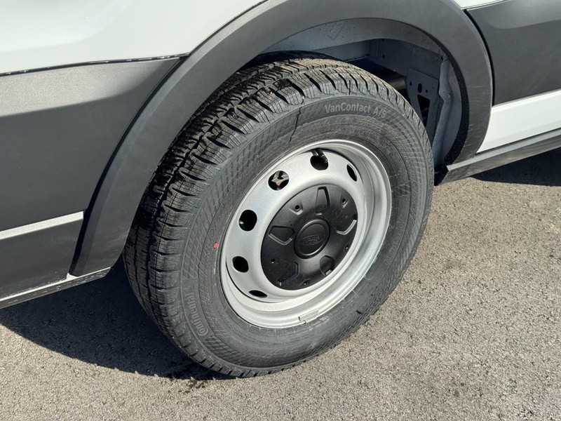 Ford Transit Passenger Wagon Vehicle Full-screen Gallery Image 04