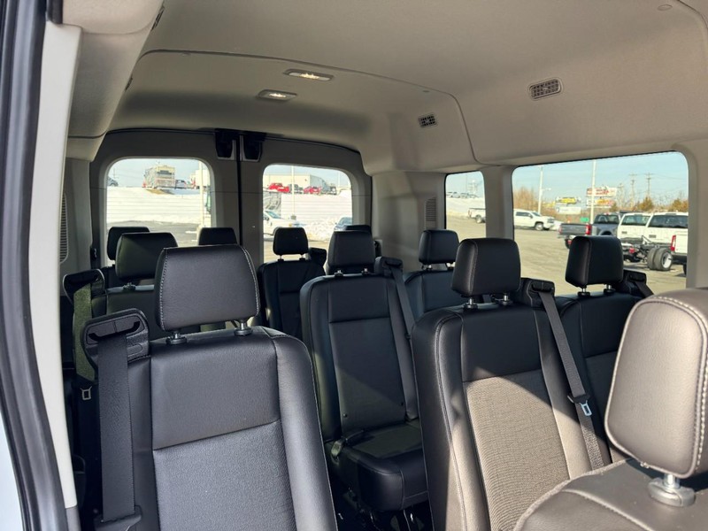 Ford Transit Passenger Wagon Vehicle Full-screen Gallery Image 05