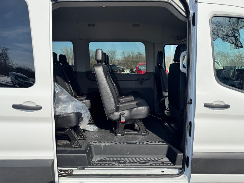 Ford Transit Passenger Wagon Vehicle Full-screen Gallery Image 06