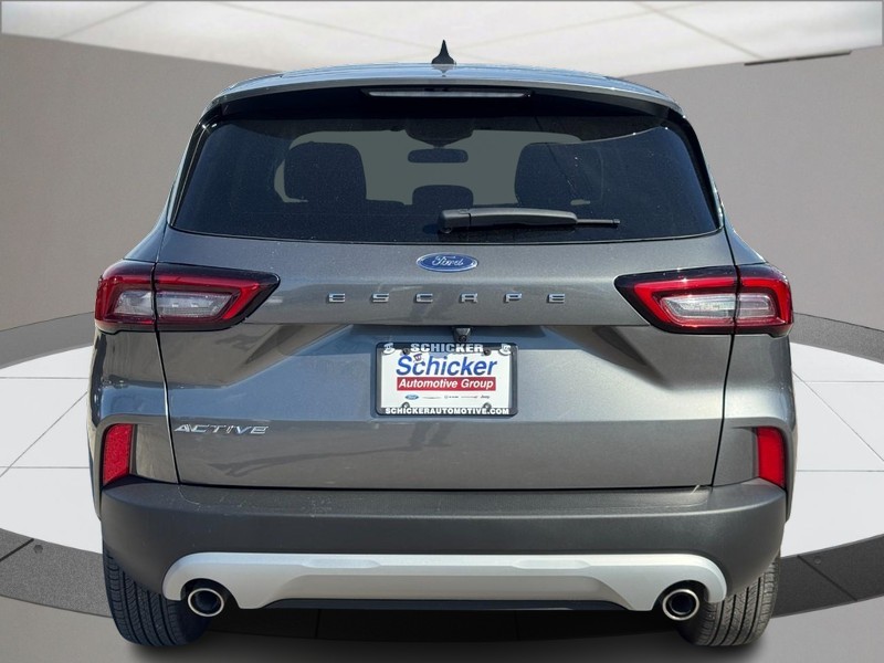 Ford Escape Vehicle Full-screen Gallery Image 04