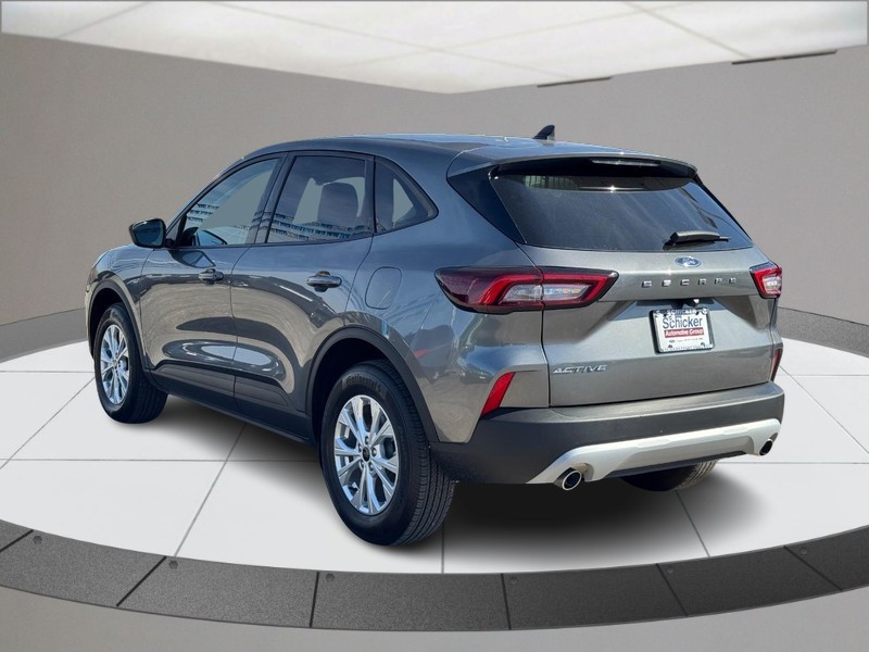 Ford Escape Vehicle Full-screen Gallery Image 06