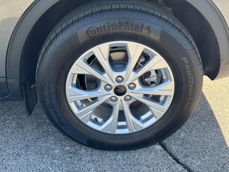 Ford Escape Vehicle Full-screen Gallery Image 07