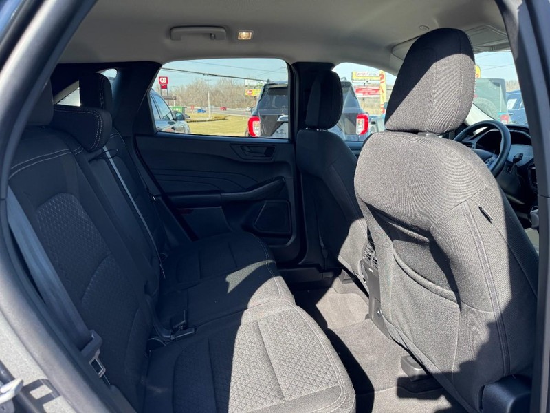 Ford Escape Vehicle Full-screen Gallery Image 10