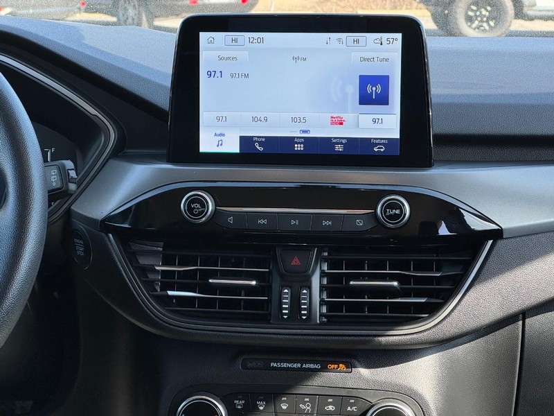 Ford Escape Vehicle Full-screen Gallery Image 13