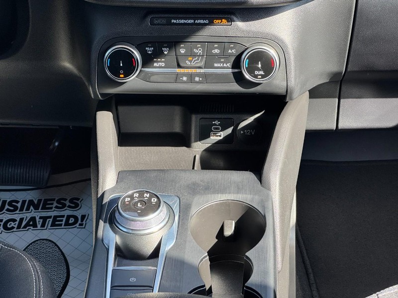 Ford Escape Vehicle Full-screen Gallery Image 14