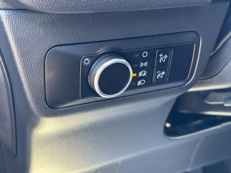 Ford Escape Vehicle Full-screen Gallery Image 17