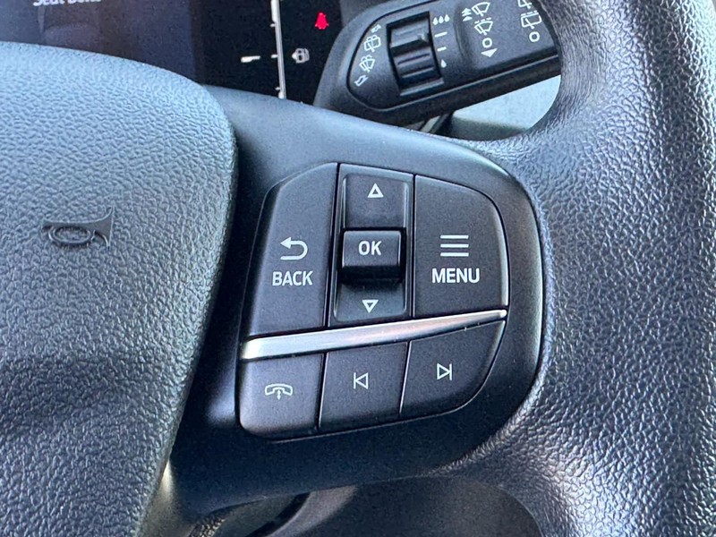 Ford Escape Vehicle Full-screen Gallery Image 19