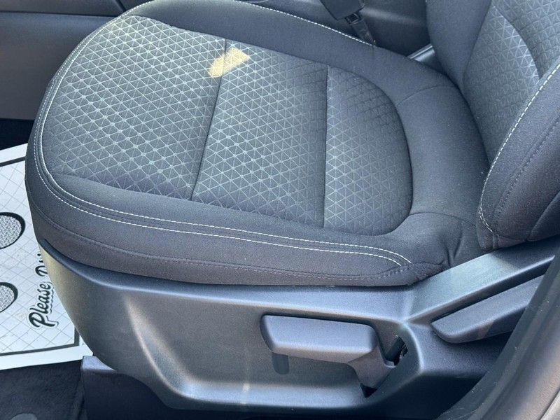 Ford Escape Vehicle Full-screen Gallery Image 24