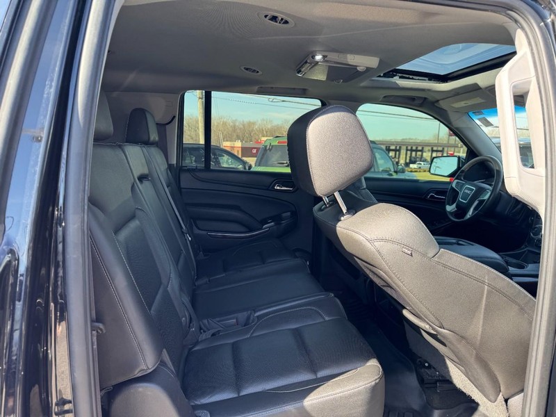 GMC Yukon XL Vehicle Full-screen Gallery Image 09