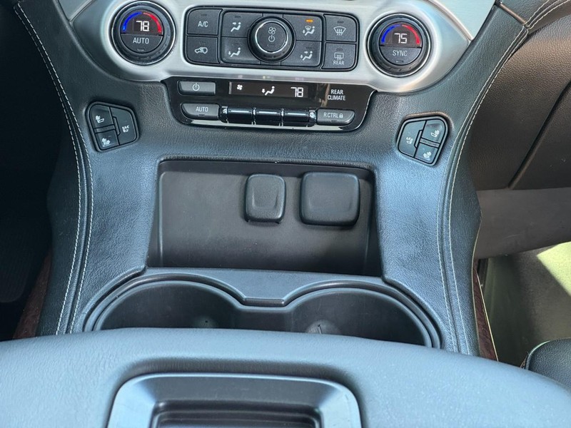 GMC Yukon XL Vehicle Full-screen Gallery Image 14