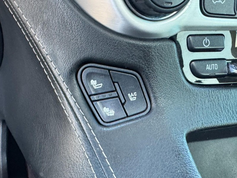 GMC Yukon XL Vehicle Full-screen Gallery Image 22