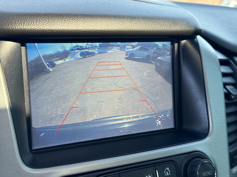 GMC Yukon XL Vehicle Full-screen Gallery Image 23