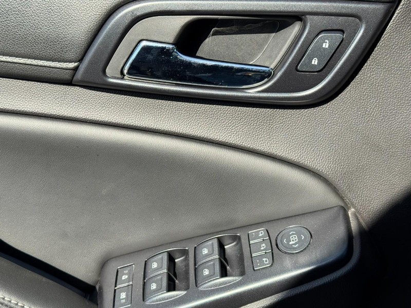 GMC Yukon XL Vehicle Full-screen Gallery Image 25