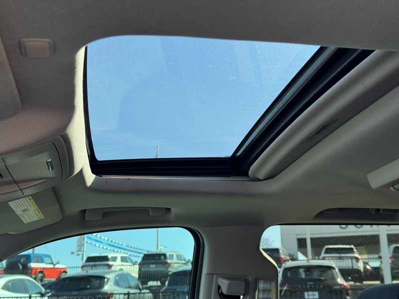 GMC Yukon XL Vehicle Full-screen Gallery Image 27