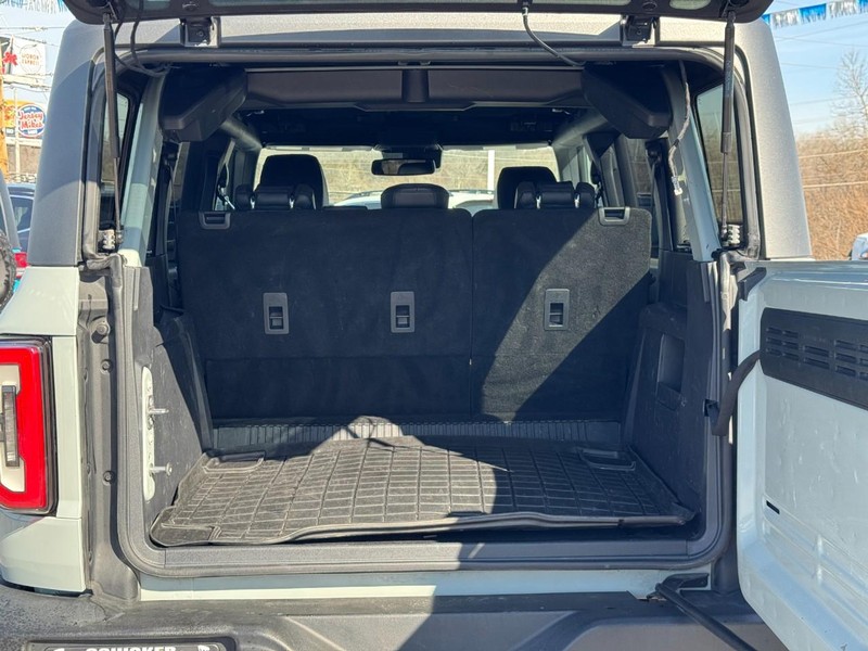 Ford Bronco Vehicle Full-screen Gallery Image 05