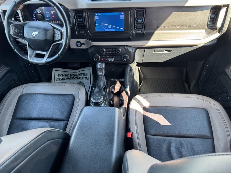 Ford Bronco Vehicle Full-screen Gallery Image 11