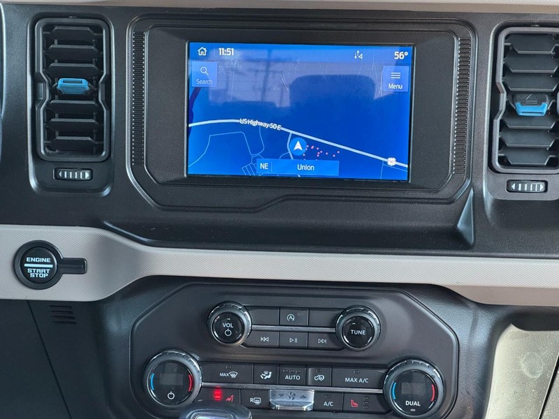 Ford Bronco Vehicle Full-screen Gallery Image 13