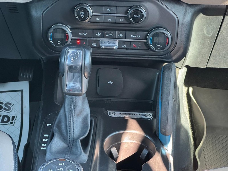 Ford Bronco Vehicle Full-screen Gallery Image 14