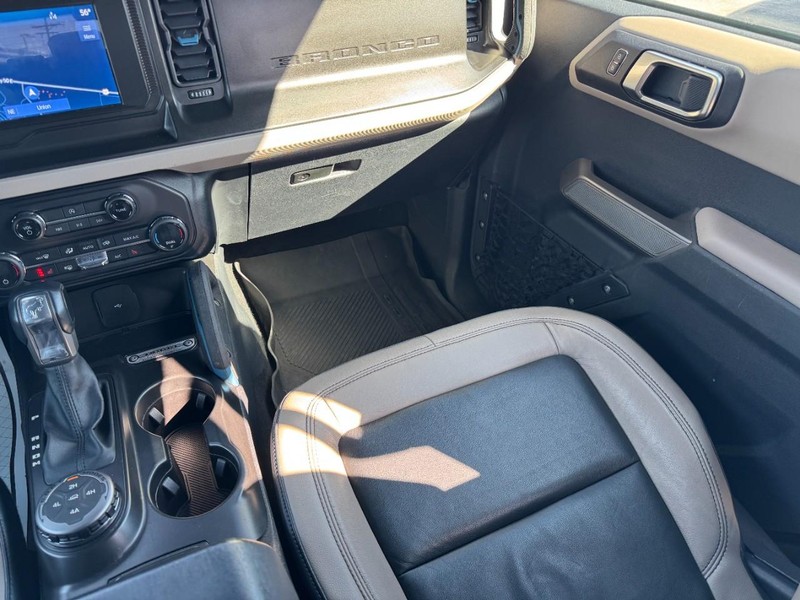 Ford Bronco Vehicle Full-screen Gallery Image 15