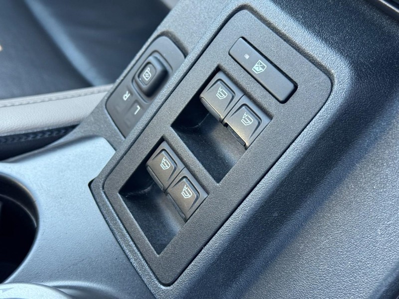 Ford Bronco Vehicle Full-screen Gallery Image 24