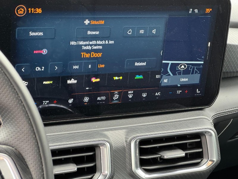 Ford Mustang Vehicle Full-screen Gallery Image 09