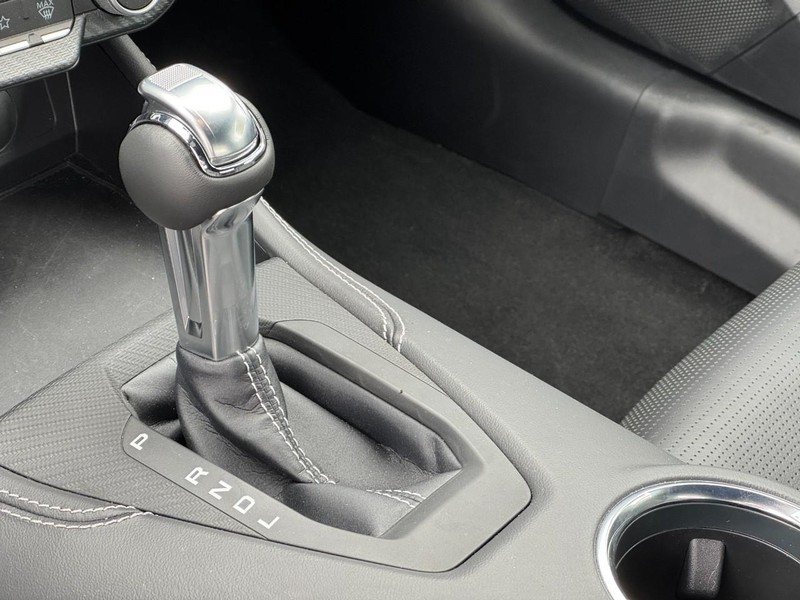 Ford Mustang Vehicle Full-screen Gallery Image 10