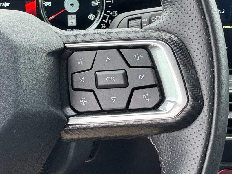 Ford Mustang Vehicle Full-screen Gallery Image 13