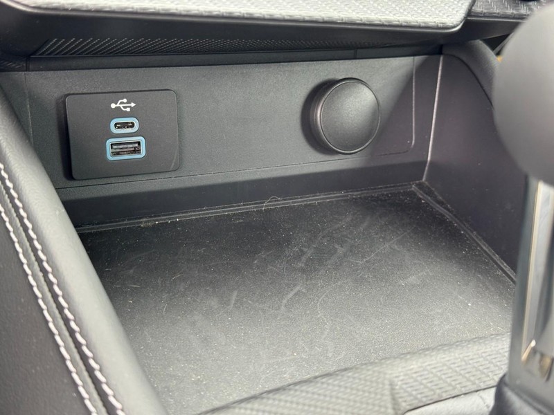 Ford Mustang Vehicle Full-screen Gallery Image 14