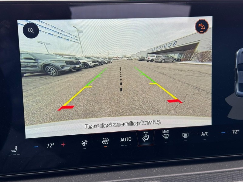 Ford Mustang Vehicle Full-screen Gallery Image 16