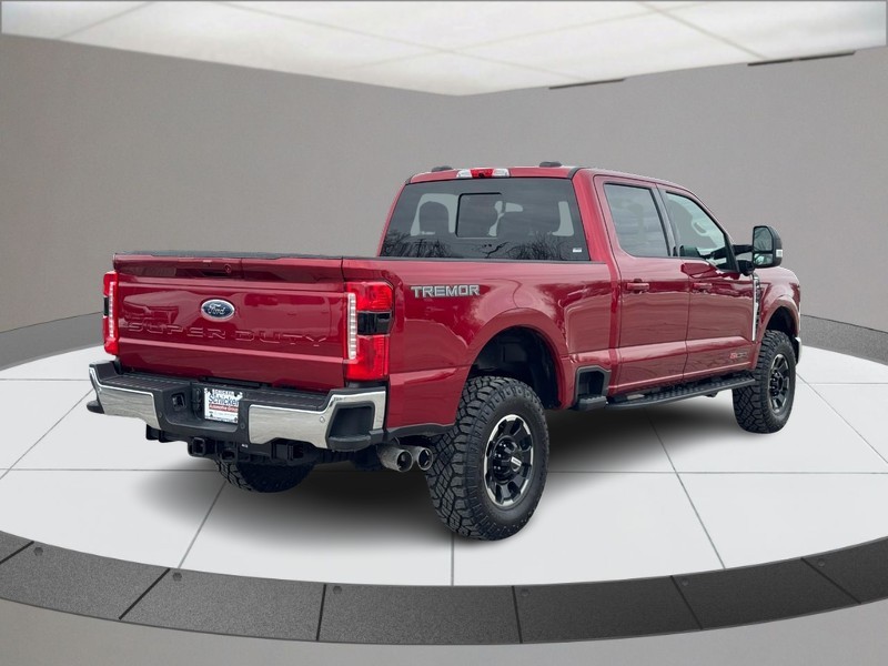Ford Super Duty F-250 SRW Vehicle Full-screen Gallery Image 03